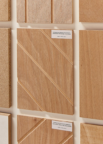 Ausstellung unterschiedlicher Platten